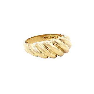 Ribbed fashion ring