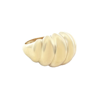 Ribbed dome ring