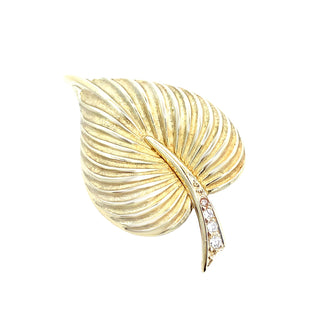 Trabich leaf pin