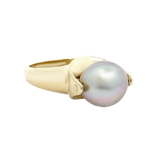 Modernist ring