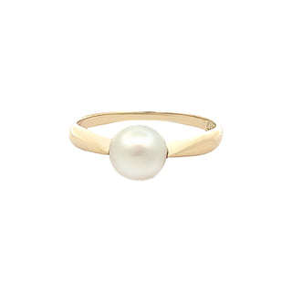 Classic pearl ring