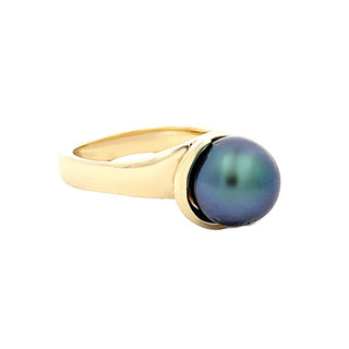 Vintage black pearl ring